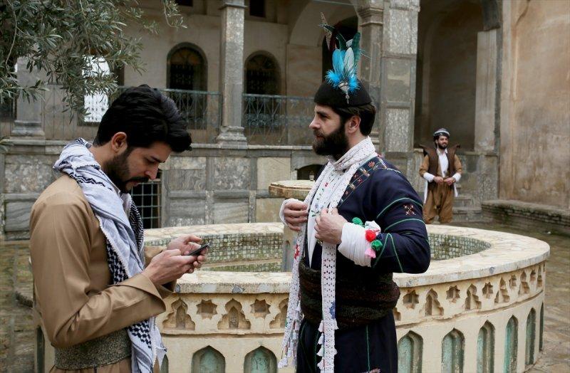 Erbil'in 'Hipster' Kürtleri yöresel kıyafetlerle poz verdi