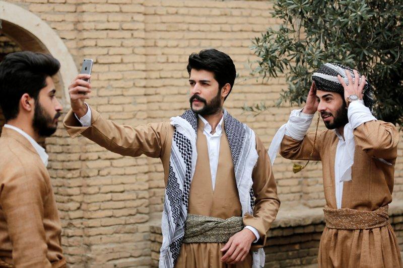 Erbil'in 'Hipster' Kürtleri yöresel kıyafetlerle poz verdi