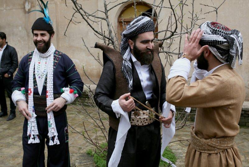 Erbil'in 'Hipster' Kürtleri yöresel kıyafetlerle poz verdi