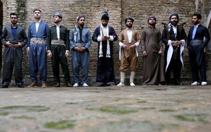 Erbil'in 'Hipster' Kürtleri yöresel kıyafetlerle poz verdi
