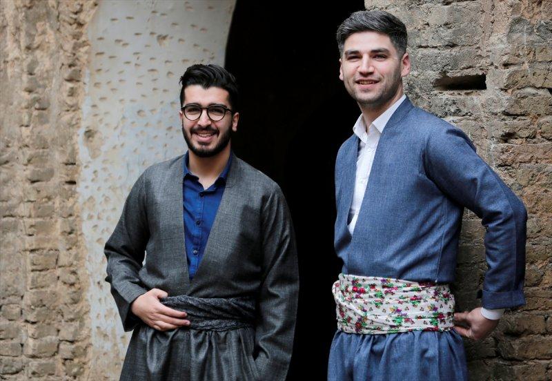 Erbil'in 'Hipster' Kürtleri yöresel kıyafetlerle poz verdi