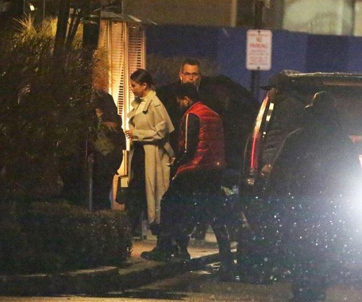 Selena Gomez yeni sevgilisiyle görüntülendi