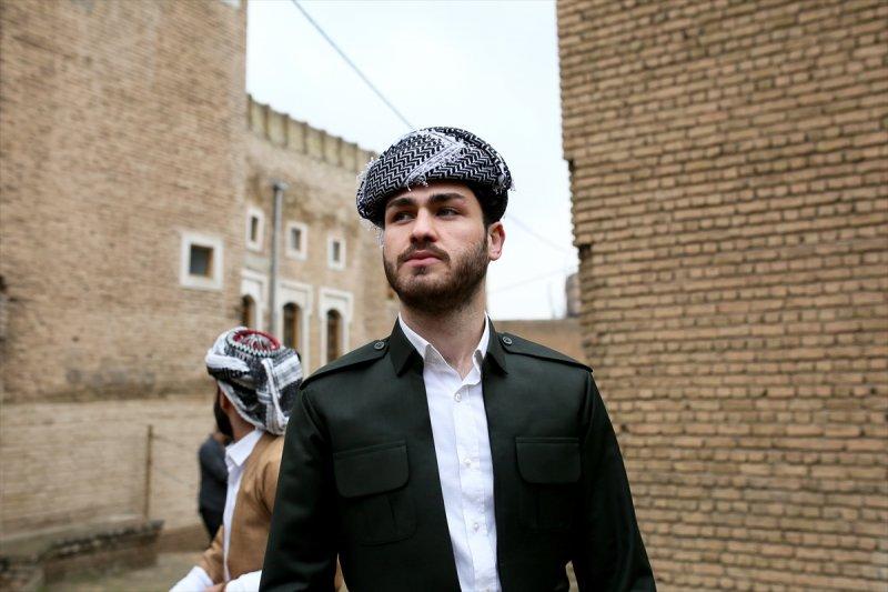 Erbil'in 'Hipster' Kürtleri yöresel kıyafetlerle poz verdi