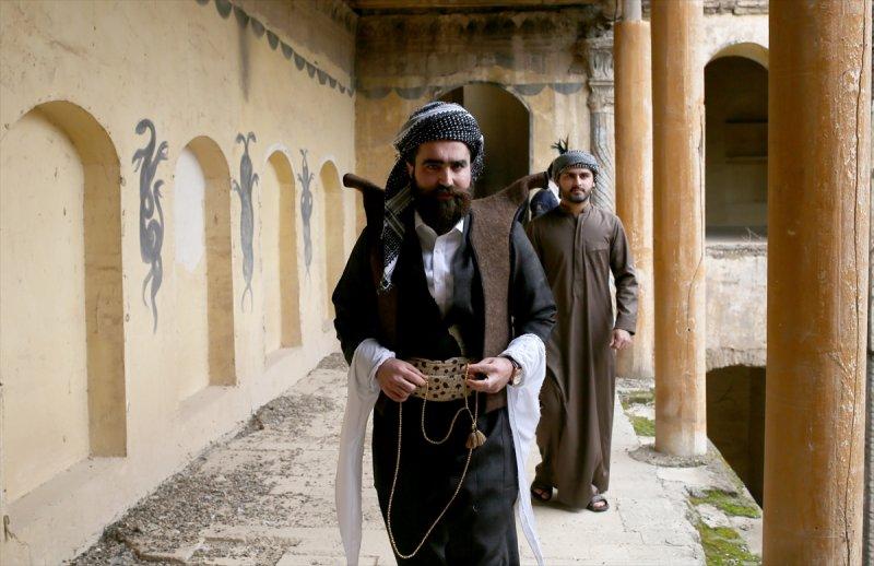 Erbil'in 'Hipster' Kürtleri yöresel kıyafetlerle poz verdi