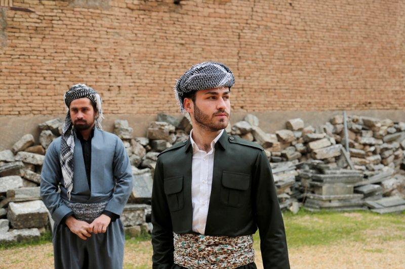 Erbil'in 'Hipster' Kürtleri yöresel kıyafetlerle poz verdi