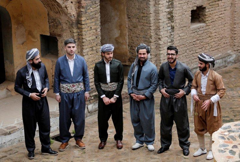 Erbil'in 'Hipster' Kürtleri yöresel kıyafetlerle poz verdi