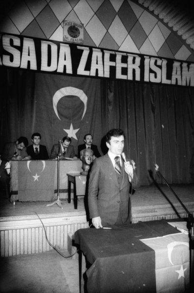 Muhsin Yazıcıoğlu ölümünün 8. yılında fotoğraflarla anılıyor 