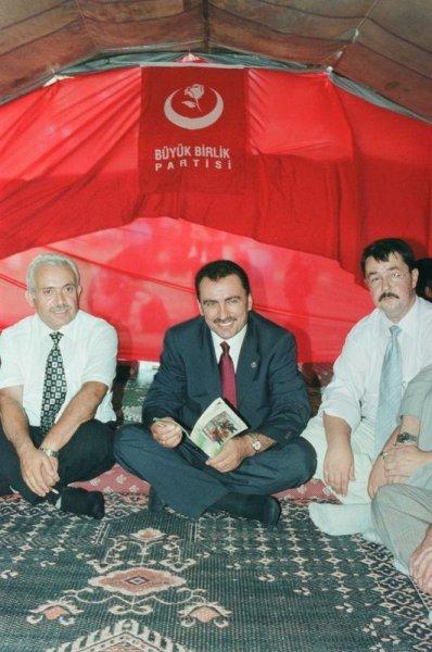 Muhsin Yazıcıoğlu ölümünün 8. yılında fotoğraflarla anılıyor 