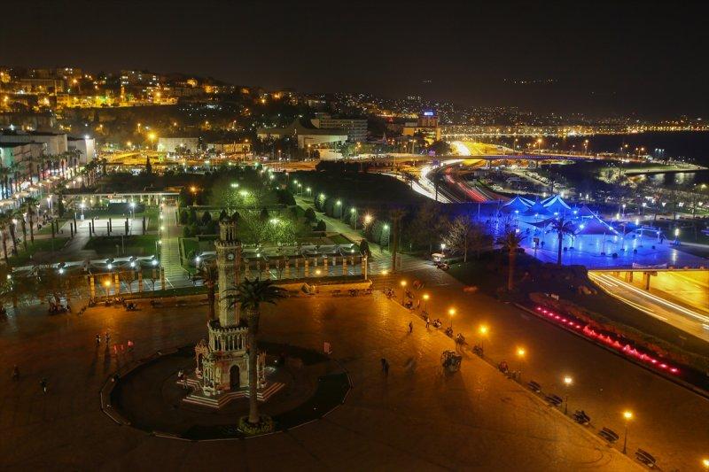 Dünya saatine Türkiye'nin çeşitli yerlerinden destek