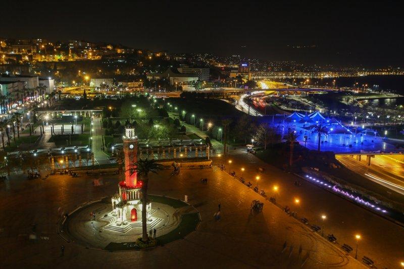 Dünya saatine Türkiye'nin çeşitli yerlerinden destek