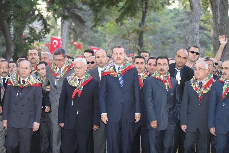 Muhsin Yazıcıoğlu ölümünün 8. yılında fotoğraflarla anılıyor 