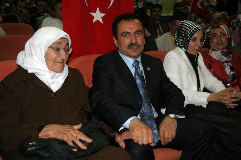 Muhsin Yazıcıoğlu ölümünün 8. yılında fotoğraflarla anılıyor 