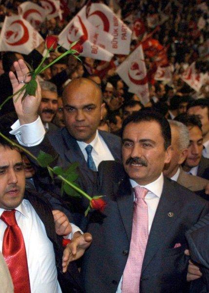 Muhsin Yazıcıoğlu ölümünün 8. yılında fotoğraflarla anılıyor 