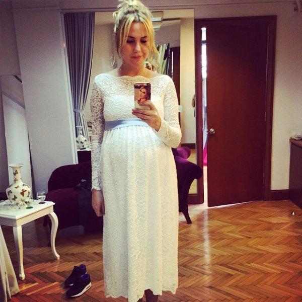 Hamilelik kilolarına meydan okuyan ünlü anneler