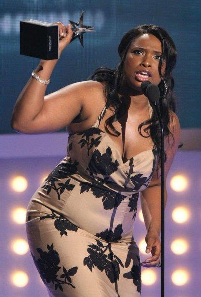 Hamilelik kilolarına meydan okuyan ünlü anneler