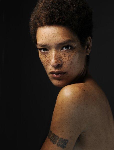 Benzersiz ten rengine sahip 8 farklı insan