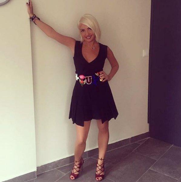 52'lik Yonca Evcimik'ten olay pozlar