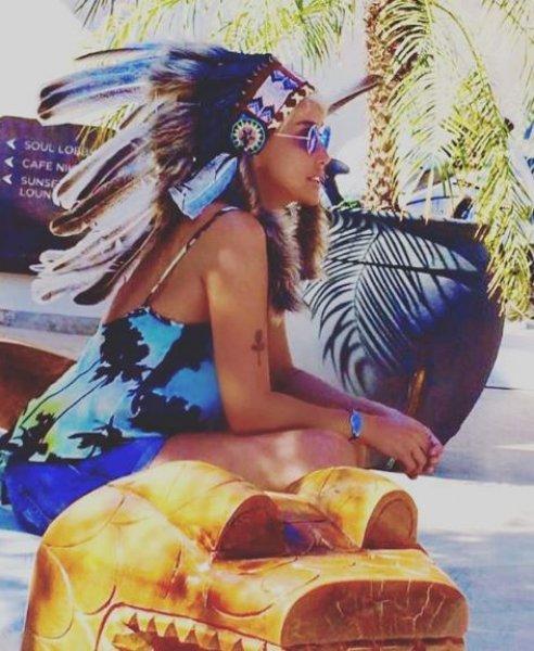 52'lik Yonca Evcimik'ten olay pozlar