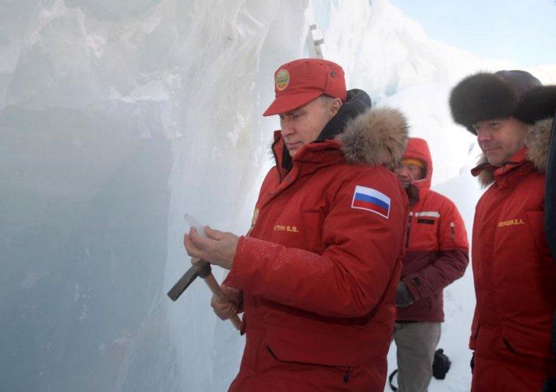 Vladimir Putin'den buzul bölgesine ziyaret