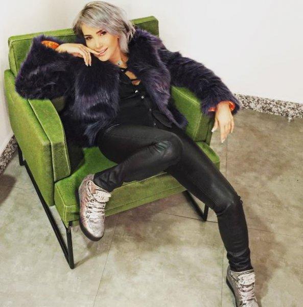 52'lik Yonca Evcimik'ten olay pozlar