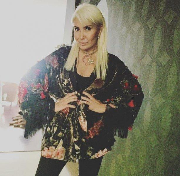 52'lik Yonca Evcimik'ten olay pozlar