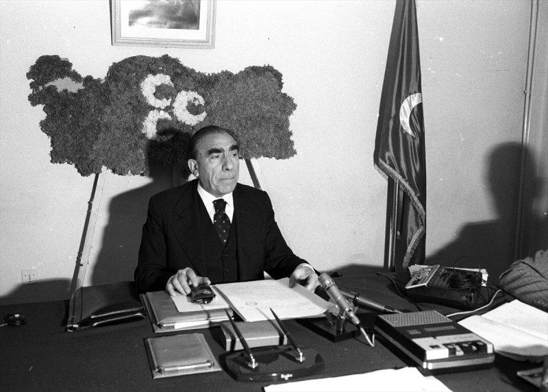 Arşivden çıkan Alparslan Türkeş fotoğrafları