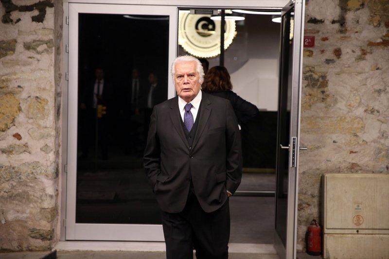 Başbakan Binali Yıldırım sanatçılarla buluştu