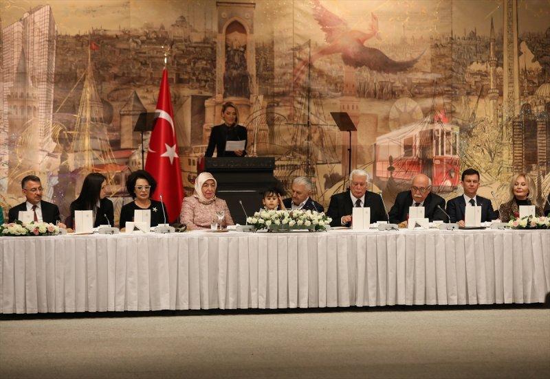 Başbakan Binali Yıldırım sanatçılarla buluştu