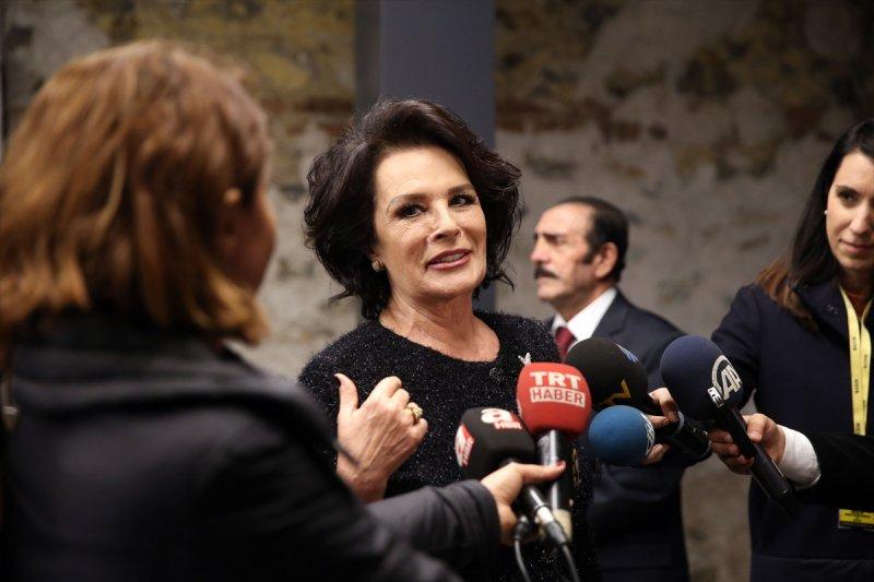 Başbakan Binali Yıldırım sanatçılarla buluştu