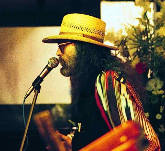 Türk rock müziğinin usta ismi Cem Karaca 72. yaş gününde anıldı 