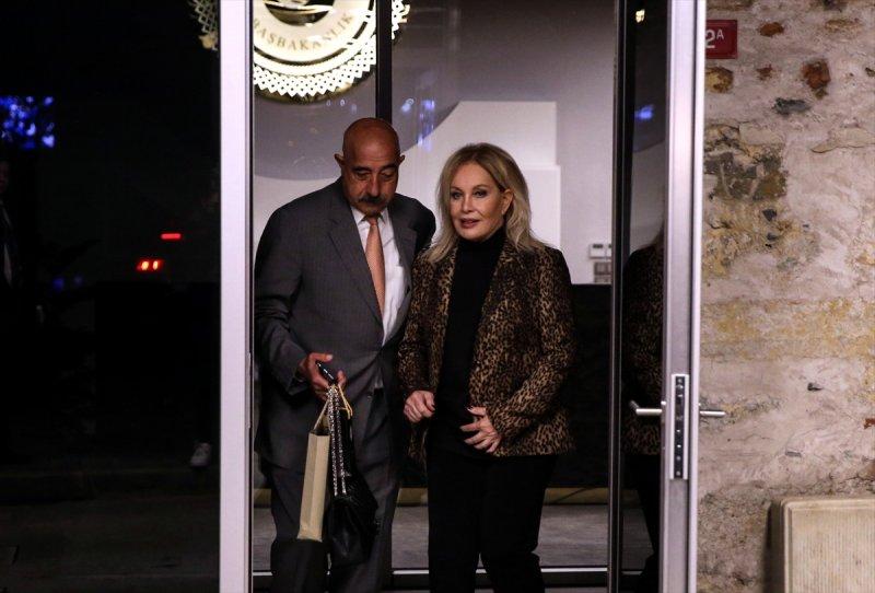 Başbakan Binali Yıldırım sanatçılarla buluştu