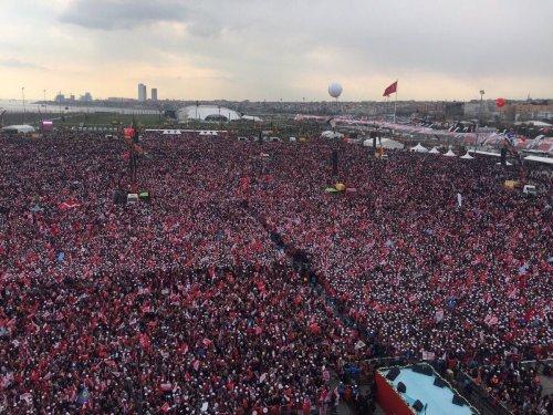 Yenikapı'da referandum mitingi için toplandılar