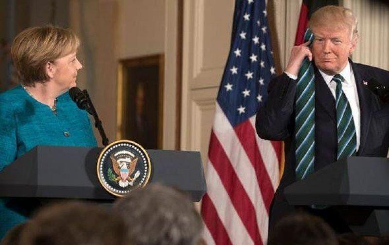 Donald Trump`ın kravatı büyük ilgi gördü