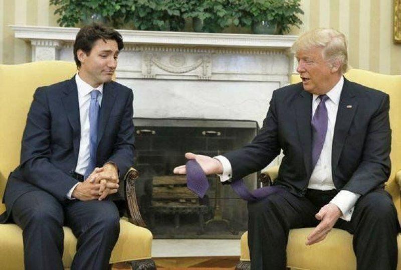 Donald Trump`ın kravatı büyük ilgi gördü