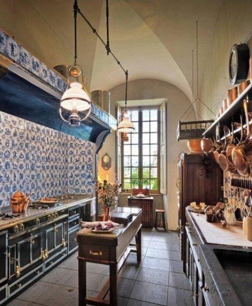 Mutfakta mavi rengin ferahlığını hissedin 