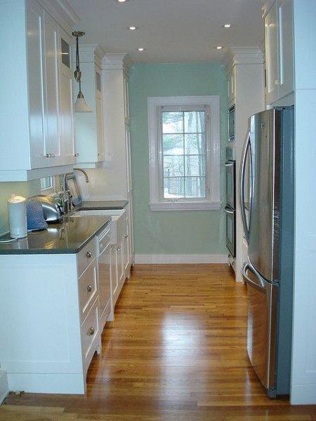 Mutfakta mavi rengin ferahlığını hissedin 