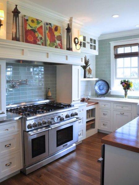 Mutfakta mavi rengin ferahlığını hissedin 