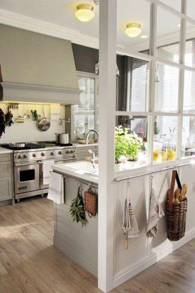 Mutfakta mavi rengin ferahlığını hissedin 