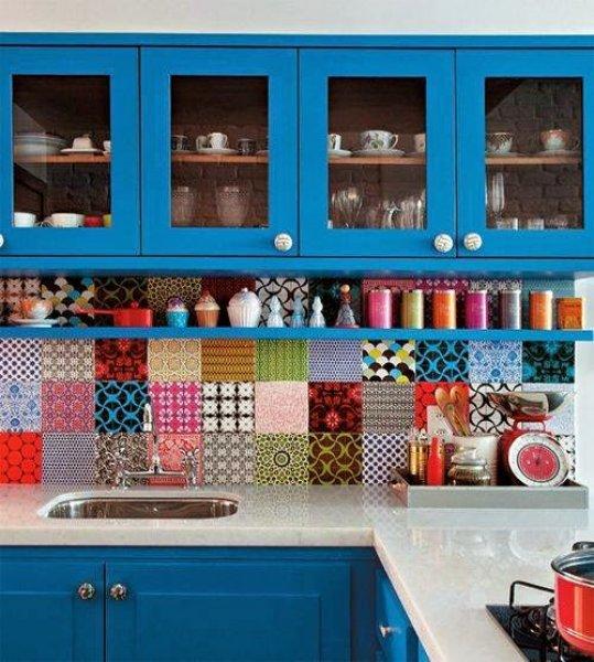 Mutfakta mavi rengin ferahlığını hissedin 
