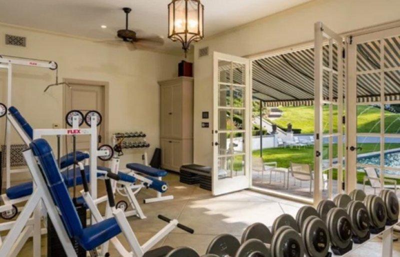 Angelina Jolie yeni evi için 25 milyon dolar ödeyecek 