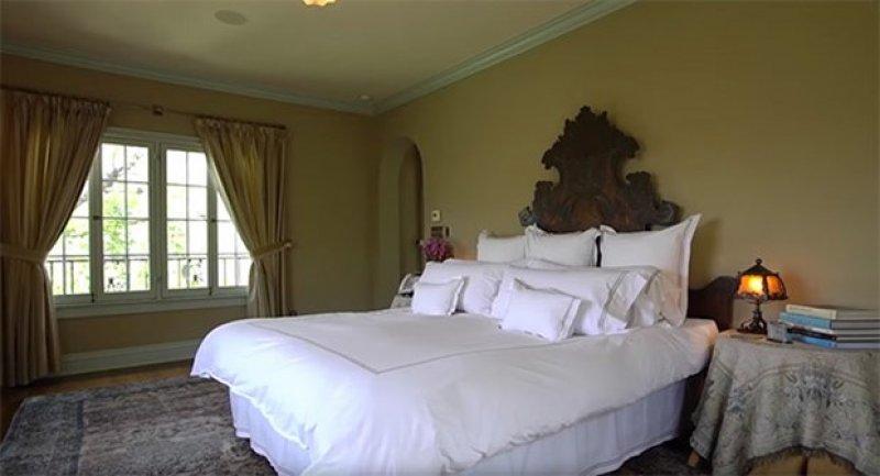 Angelina Jolie yeni evi için 25 milyon dolar ödeyecek 