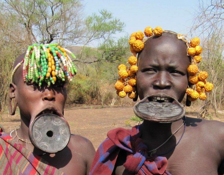 Afrika kabilelerinden renkli aksesuarlar