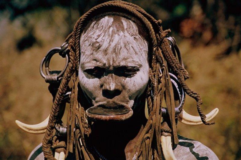 Afrika kabilelerinden renkli aksesuarlar