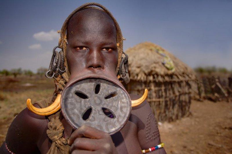 Afrika kabilelerinden renkli aksesuarlar