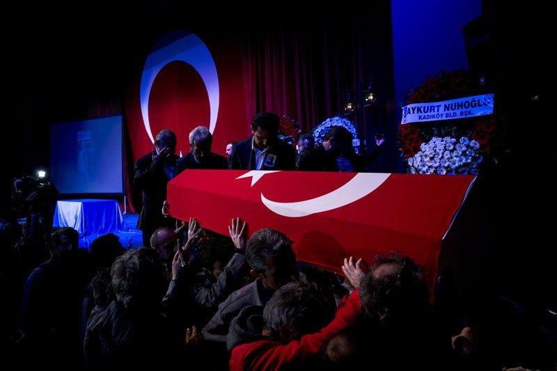 Usta oyuncunun cenaze töreninde sanatçı dostları yalnız bıraktı