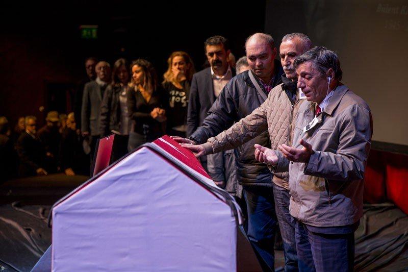 Usta oyuncunun cenaze töreninde sanatçı dostları yalnız bıraktı