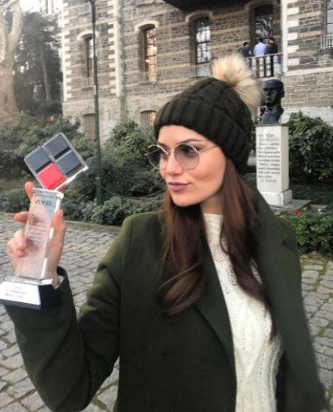 Özcan Deniz Fahriye'nin fotoğrafını beğendi