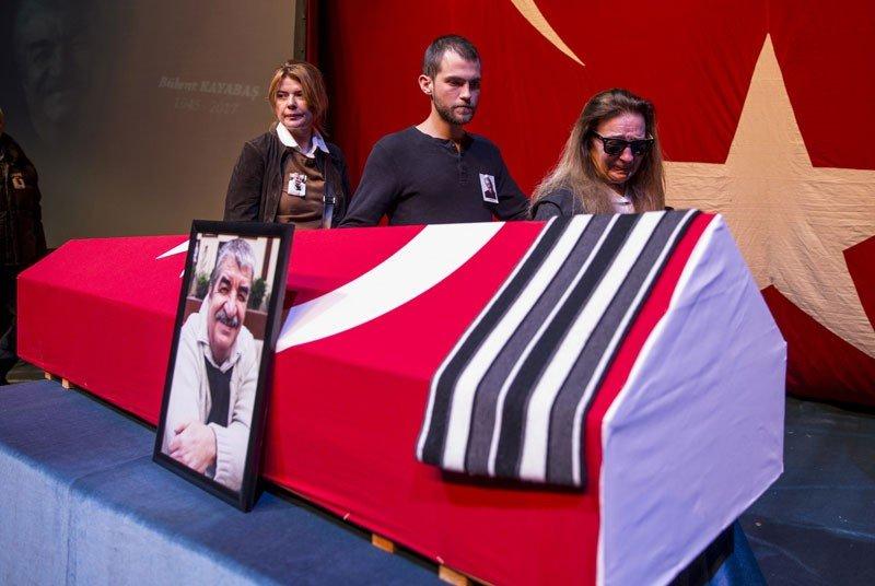 Usta oyuncunun cenaze töreninde sanatçı dostları yalnız bıraktı