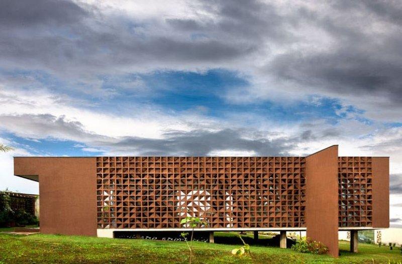 Brezilyalı çift cobogo bloklarıyla ev inşa etti