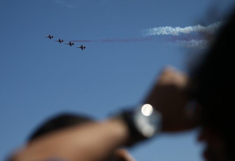 Türk Yıldızları'ndan 23 Nisan'a özel uçuş